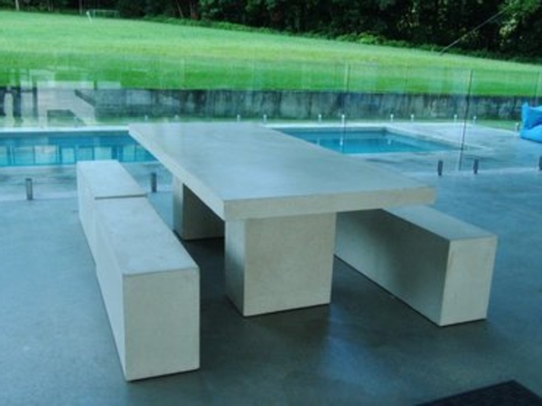 Gartenbank Massiv Weiss Mit Tisch Und Sehr Modern Wirken
