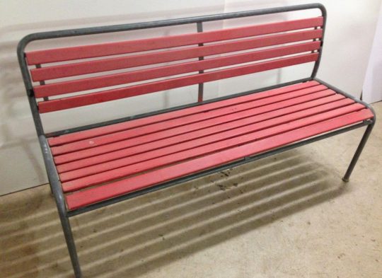 Permalink to Gartenbank Bauhaus Rote Und Schwarze Eisenrahmen Stark