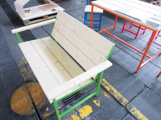 Permalink to Gartenbank Metall Bunt